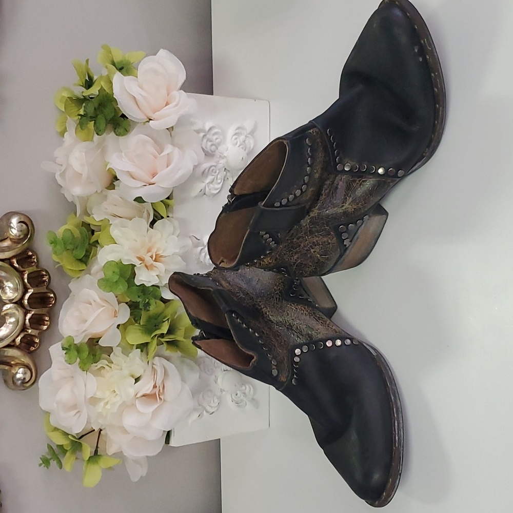 Circle g sz 8 star booties